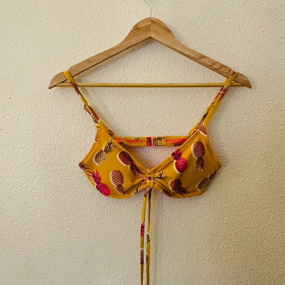 Aerie Pineapple Graphic Print Bikini Top Size Small Lightly Padded Ruched Scoop